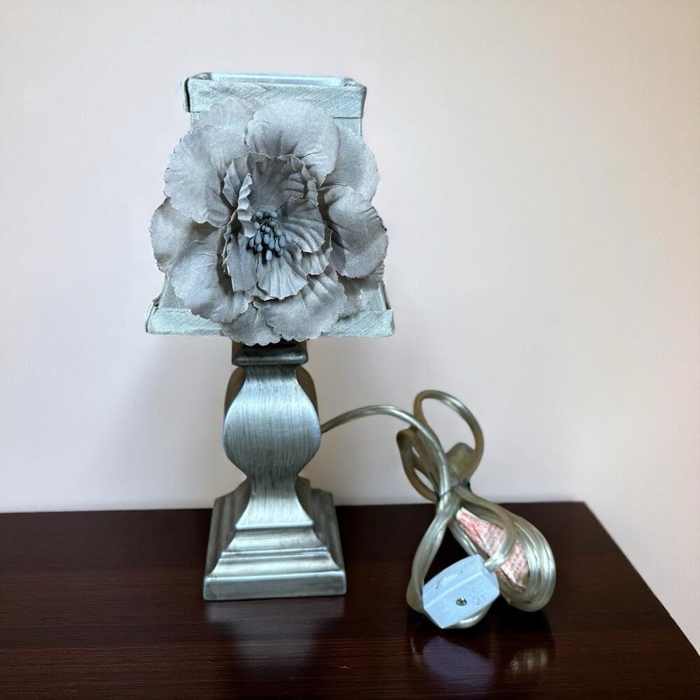Small Pewter Color Accent Table Lamp with 3D Flower Shade 10" Bedroom Bathroom